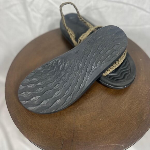 MEGNYA Arch Support Waterproof Sandals in Army Green - Size 8 - Picture 4 of 5